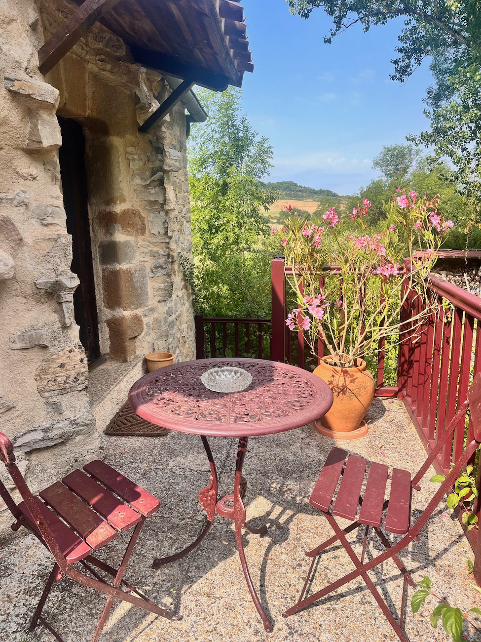 Terrasse de la chambre d'hôtes La Tour à la Maison Aurifat