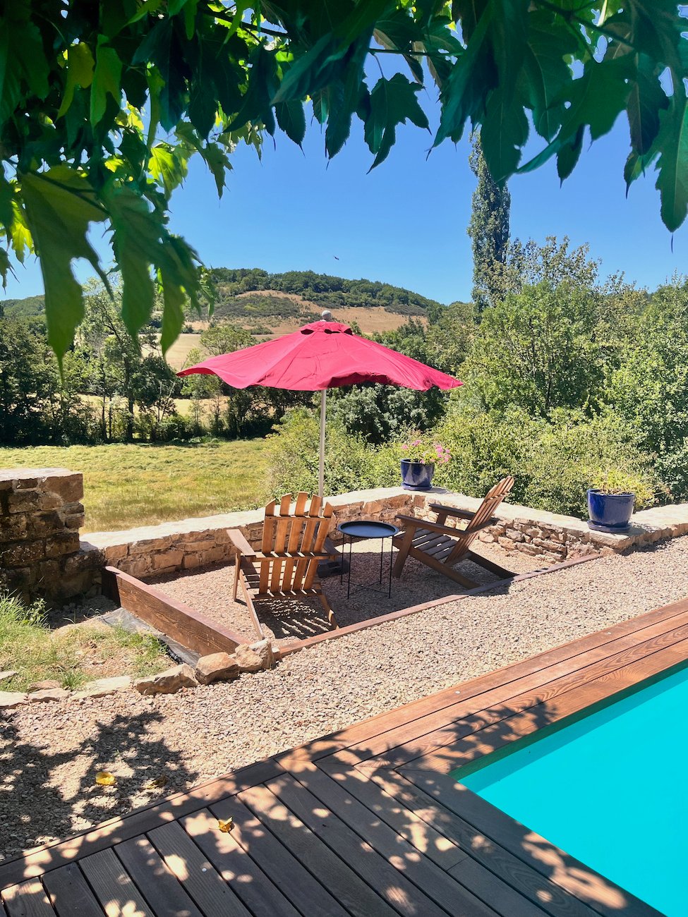 Vue sur la vallée depuis la piscine