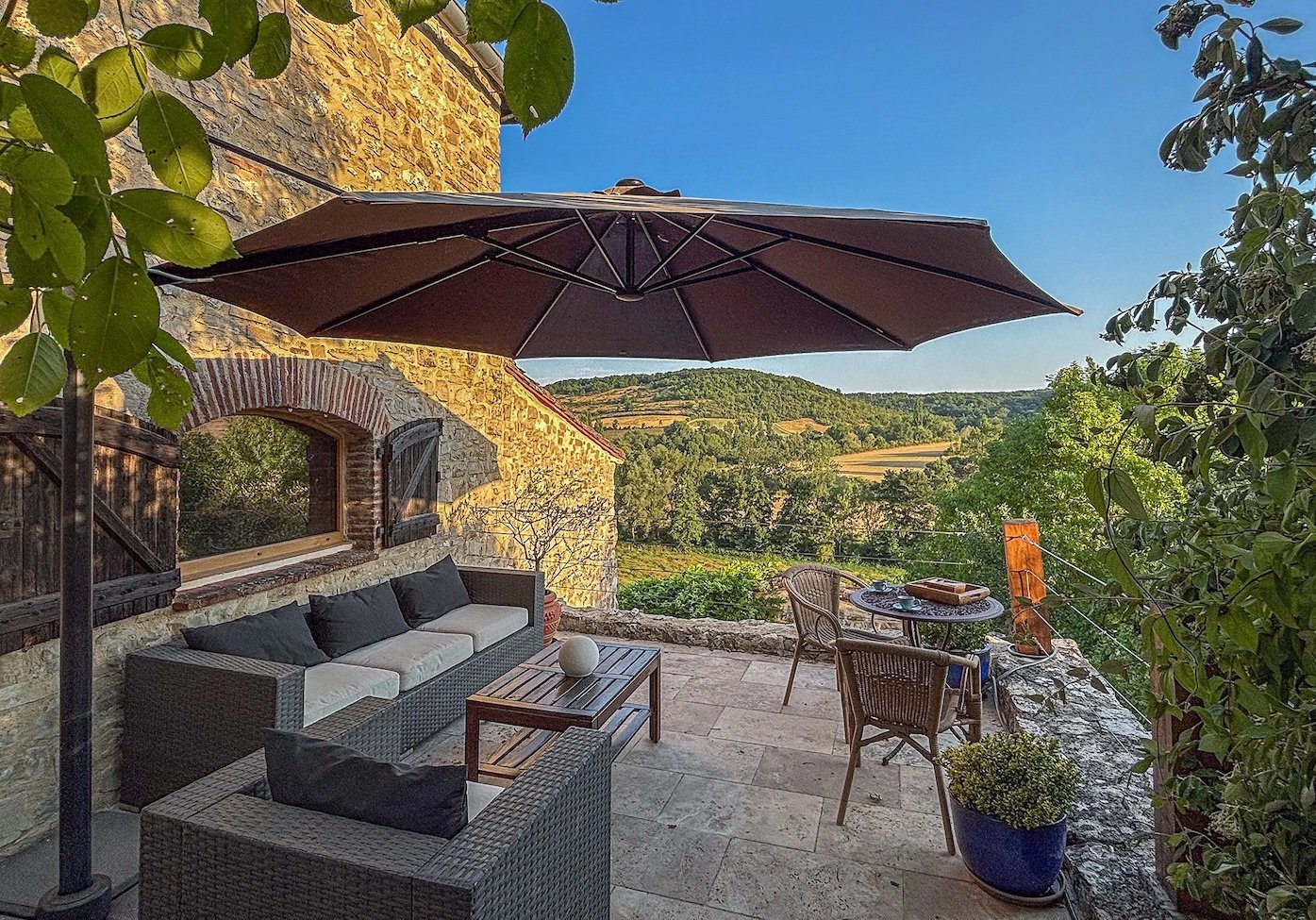 Terrasse attenante à la Chambre de la tour